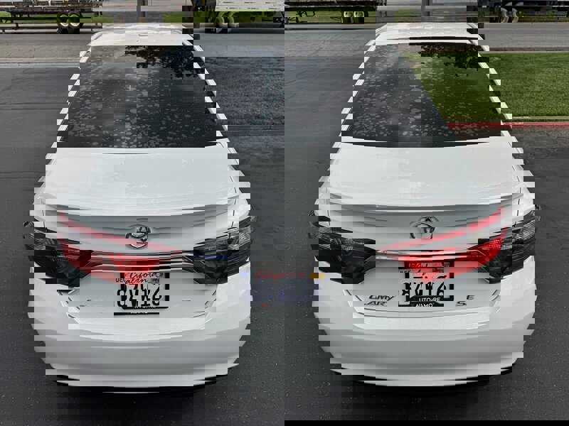 Used 2016 Toyota Camry SE image 10