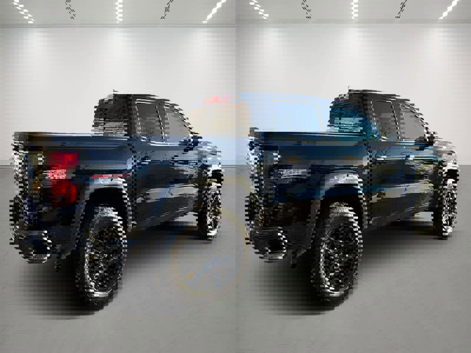 Used 2023 Chevrolet Colorado Trail Boss w/ Technology Package AWD/4WD image 4