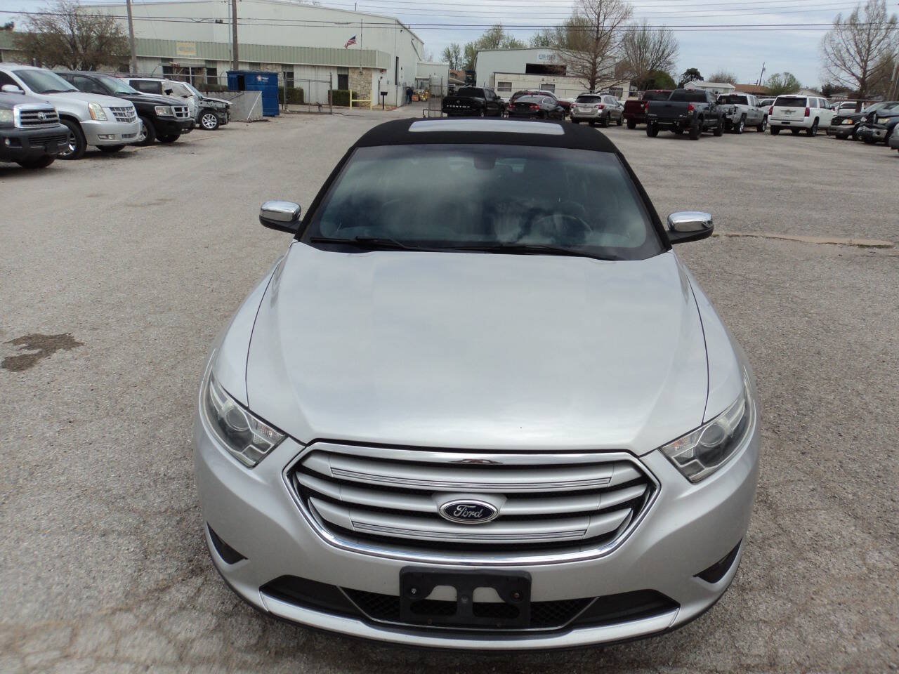 Used 2015 Ford Taurus Limited FWD image 2