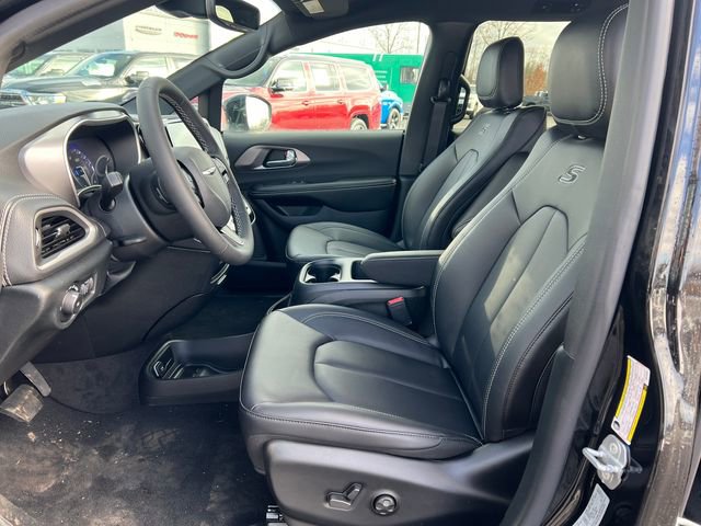 New 2026 Chrysler Pacifica Select image 4