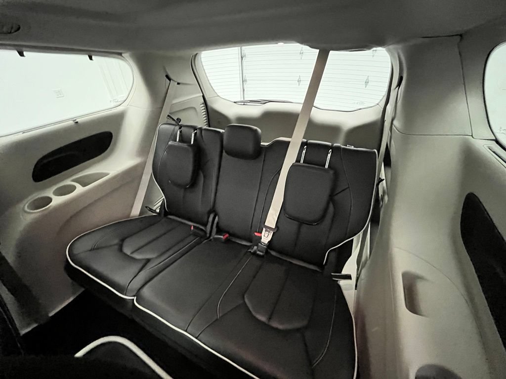 Used 2024 Chrysler Pacifica Limited FWD image 40