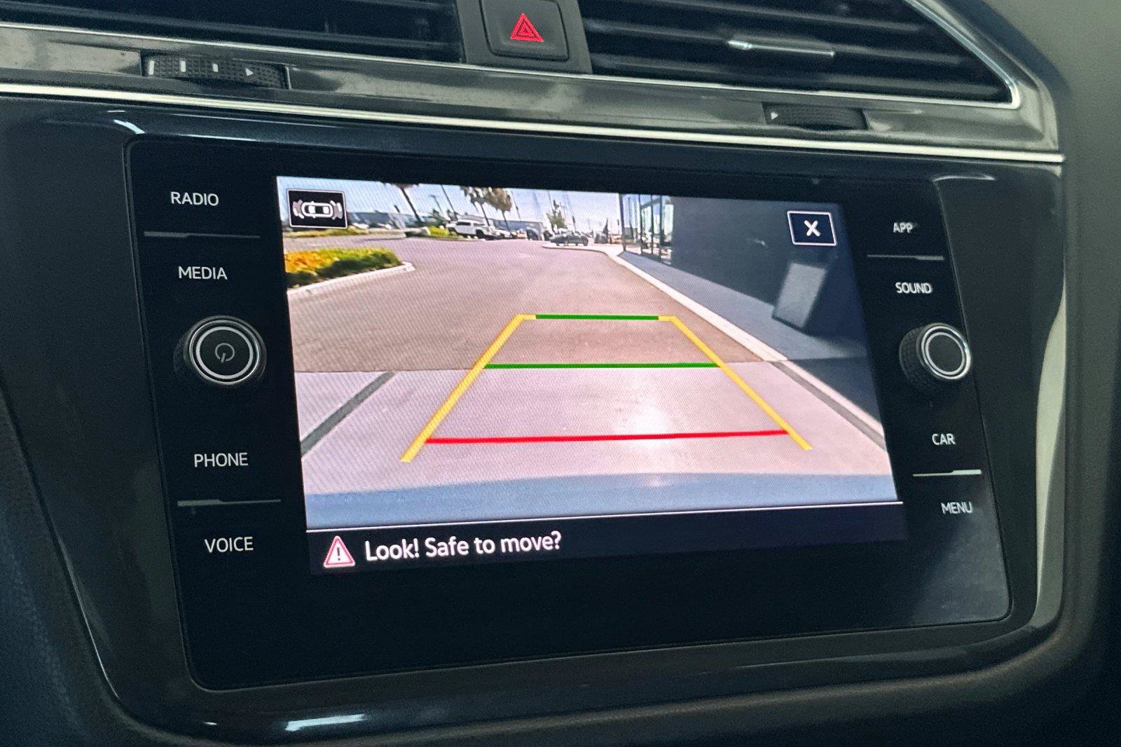 Used 2021 Volkswagen Tiguan SE w/ Panoramic Sunroof Package AWD/4WD image 19
