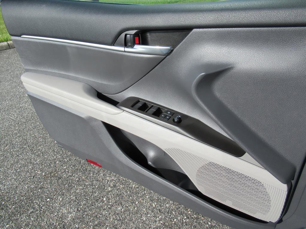 Used 2022 Toyota Camry LE image 25
