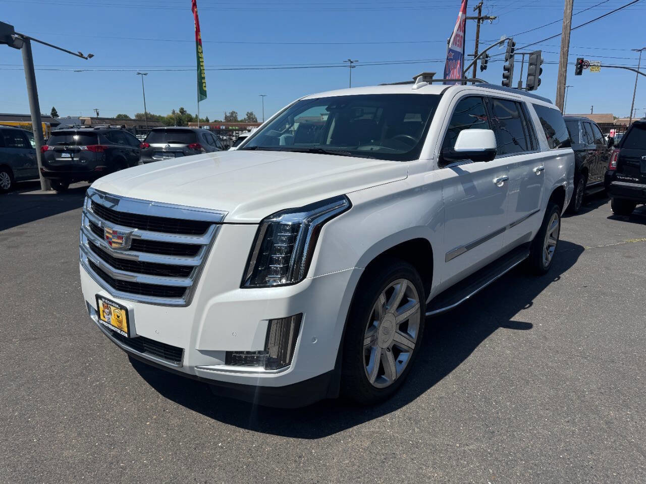 Used 2019 Cadillac Escalade ESV Luxury RWD image 4