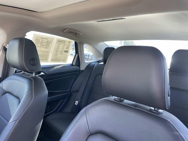 Used 2023 Volkswagen Jetta SE w/ Panoramic Sunroof Package image 22