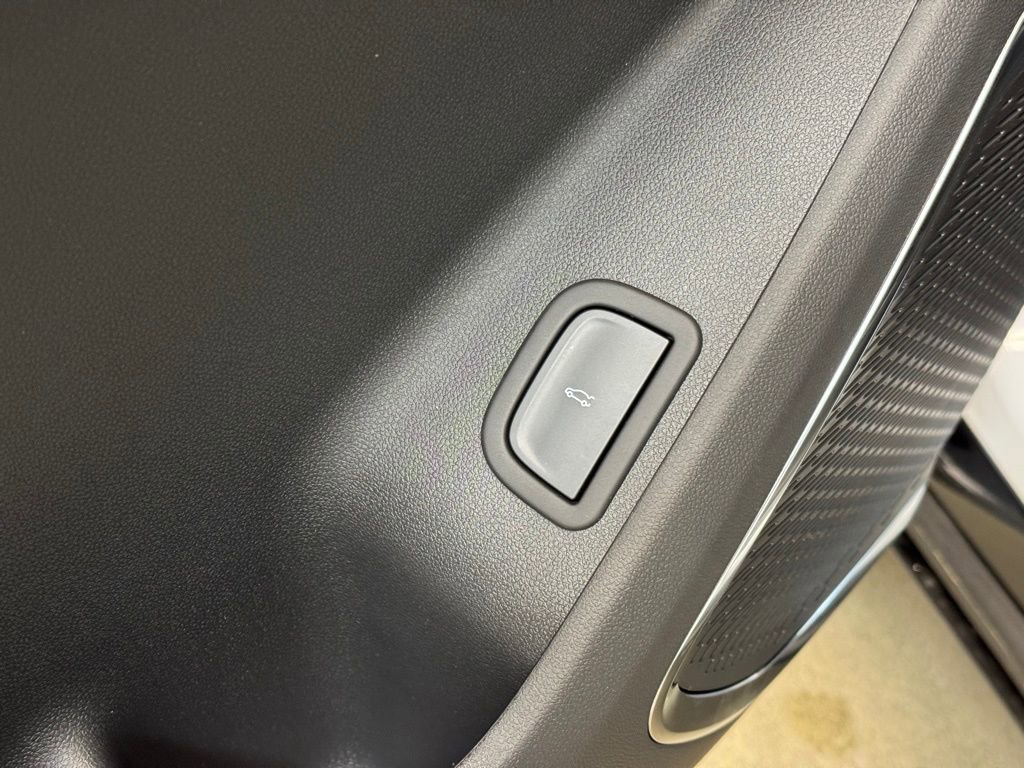 New 2026 GMC Acadia Denali Ultimate w/ LPO, Floor Liner Package image 11