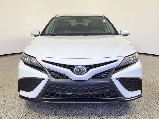 Used 2022 Toyota Camry SE FWD image 3