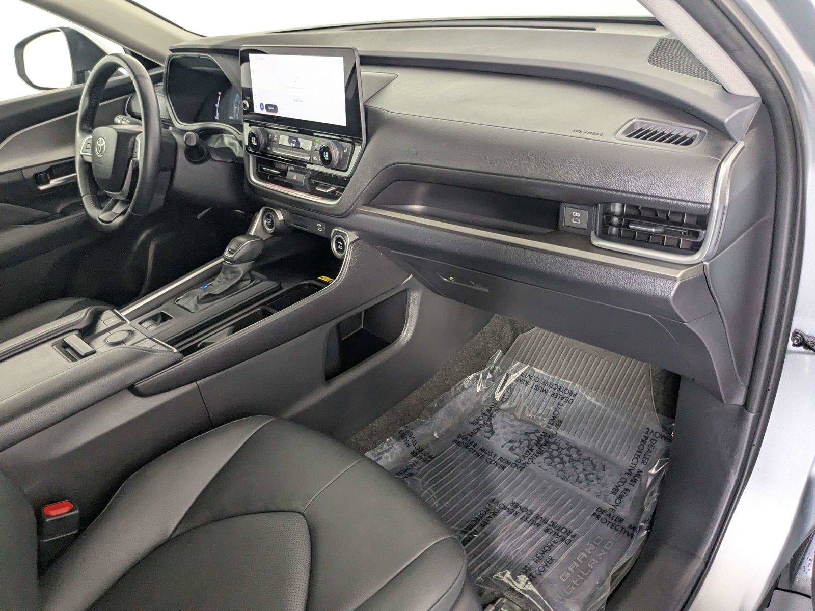 Certified 2026 Toyota Grand Highlander AWD image 31