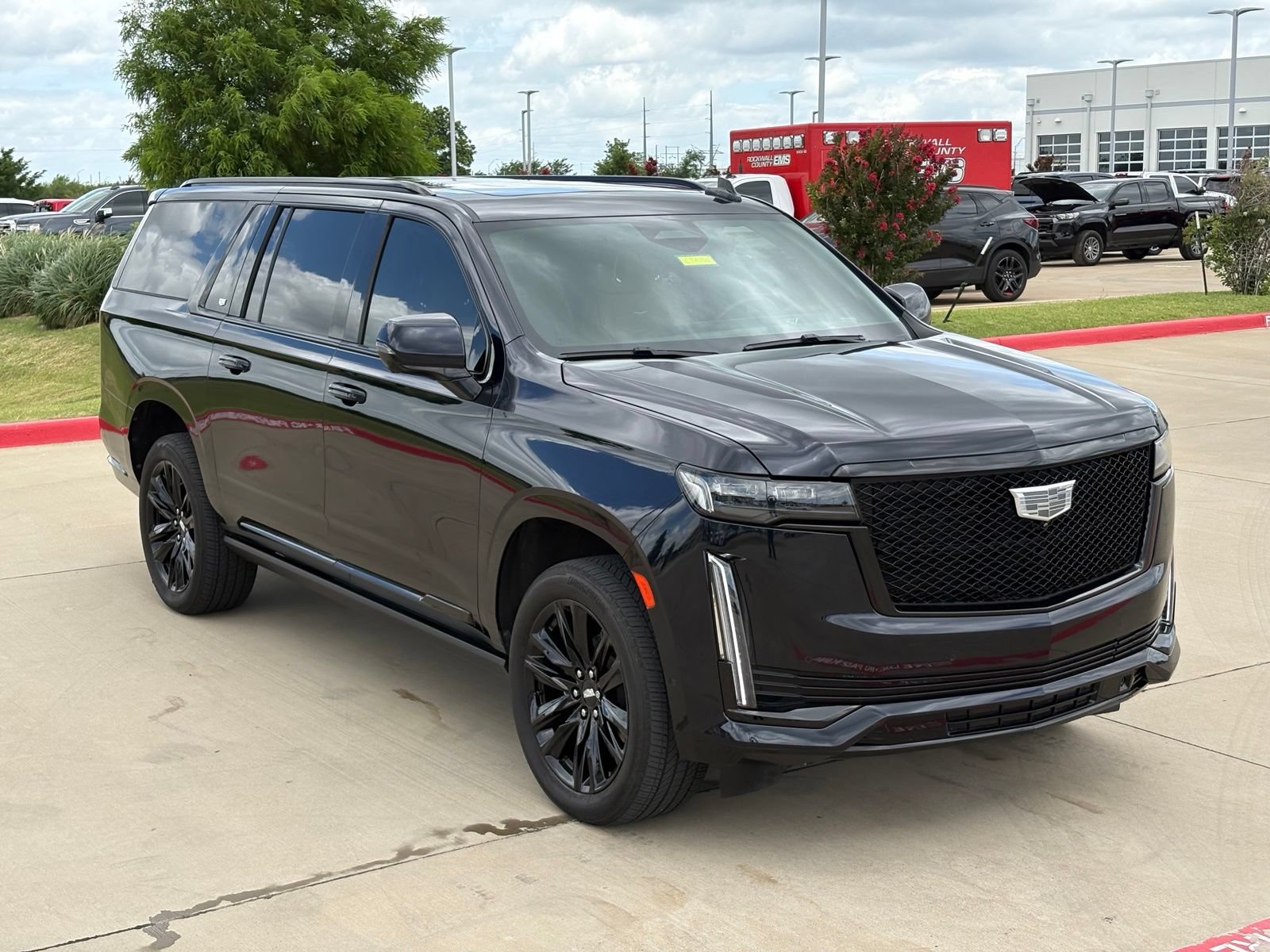 Certified 2023 Cadillac Escalade ESV Sport w/ Touring Package AWD/4WD image 10