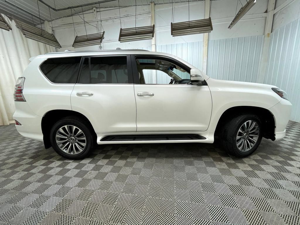 Used 2020 Lexus GX 460 Luxury w/ Accessory Package AWD/4WD image 29