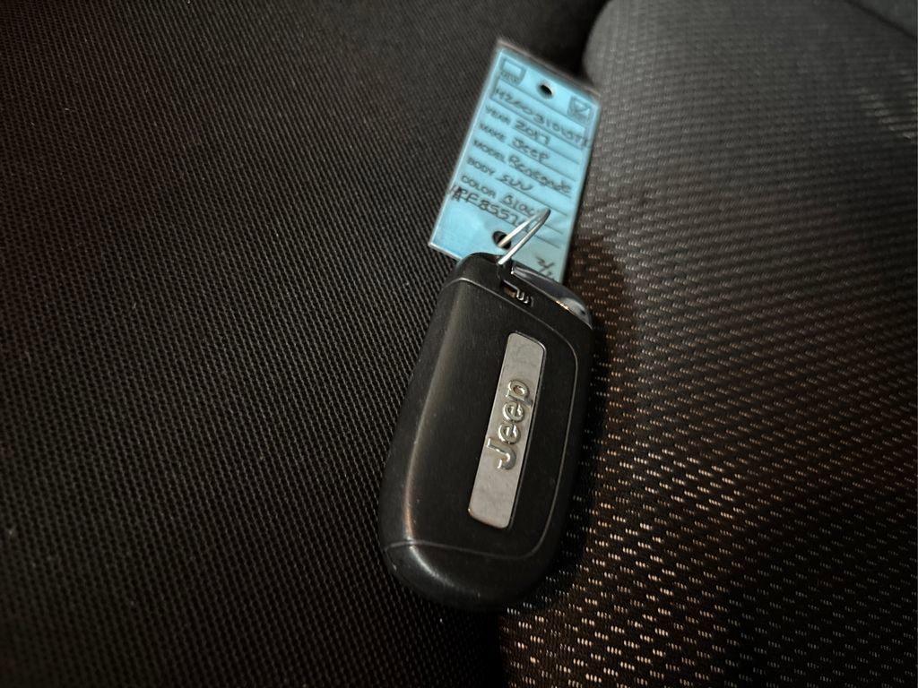 Used 2017 Jeep Renegade Latitude w/ Cold Weather Group image 34