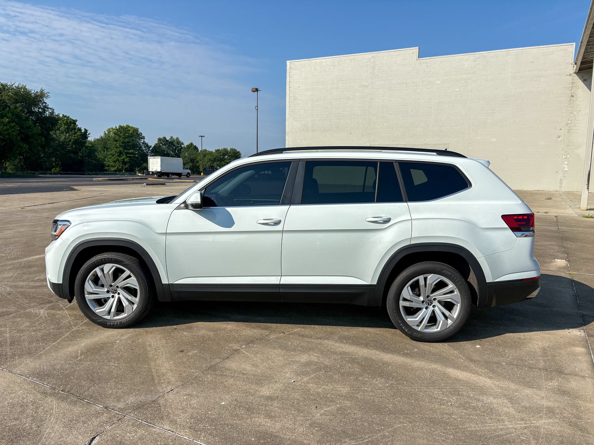 Used 2023 Volkswagen Atlas SE w/ Panoramic Sunroof Package FWD image 9