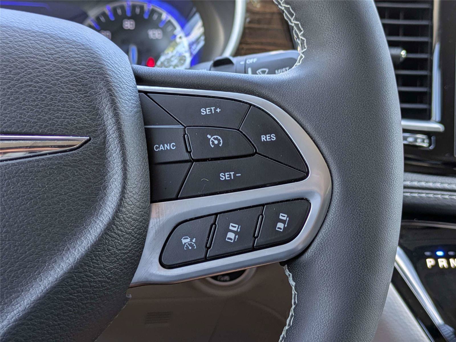 Certified 2023 Chrysler Pacifica Limited FWD image 32
