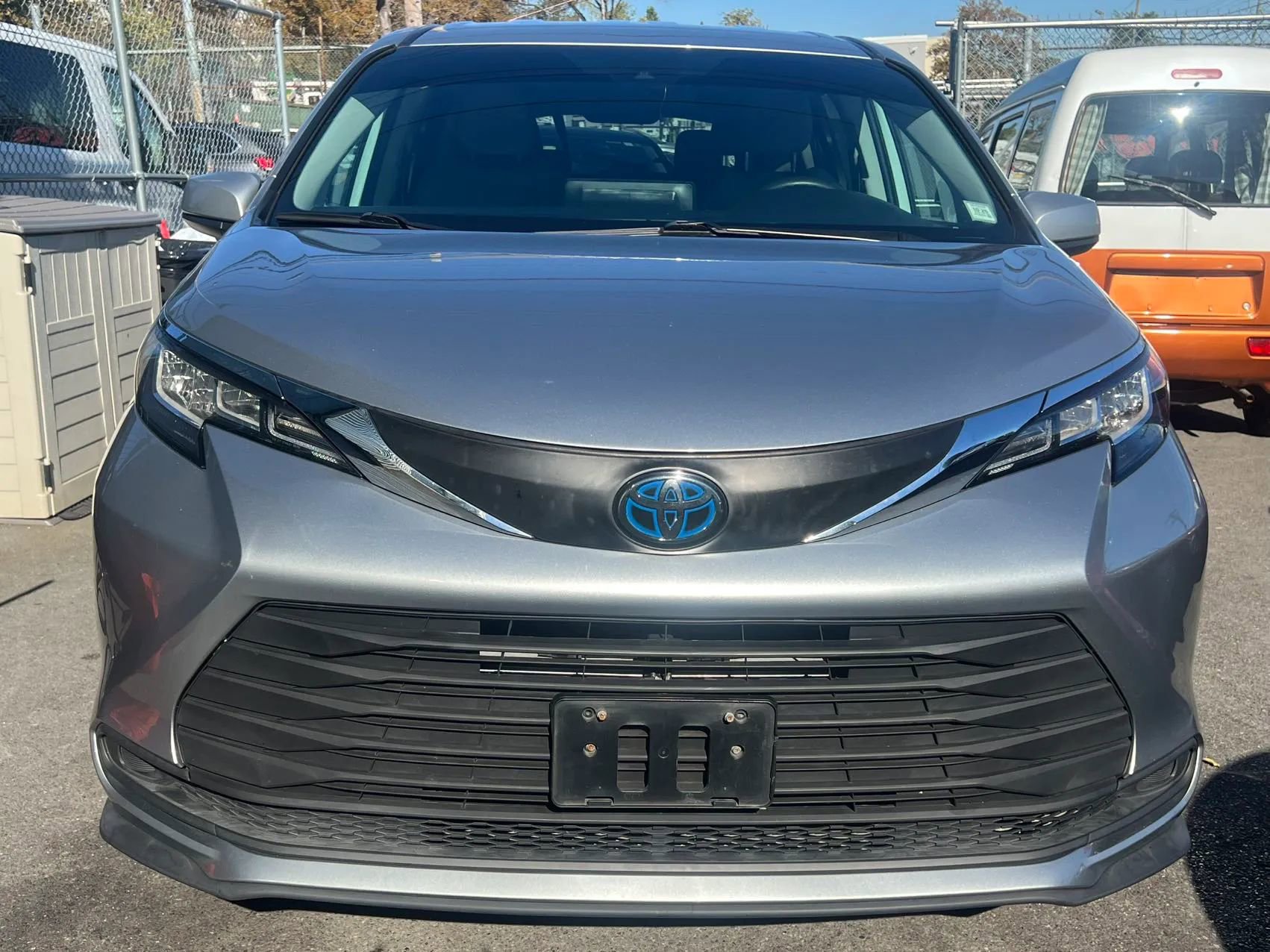Used 2022 Toyota Sienna LE image 1