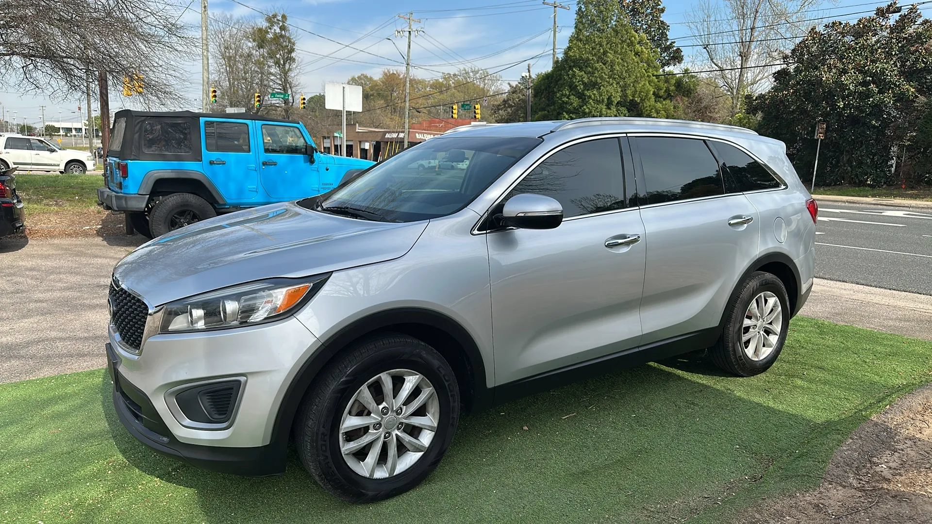 Used 2016 Kia Sorento FWD image 4