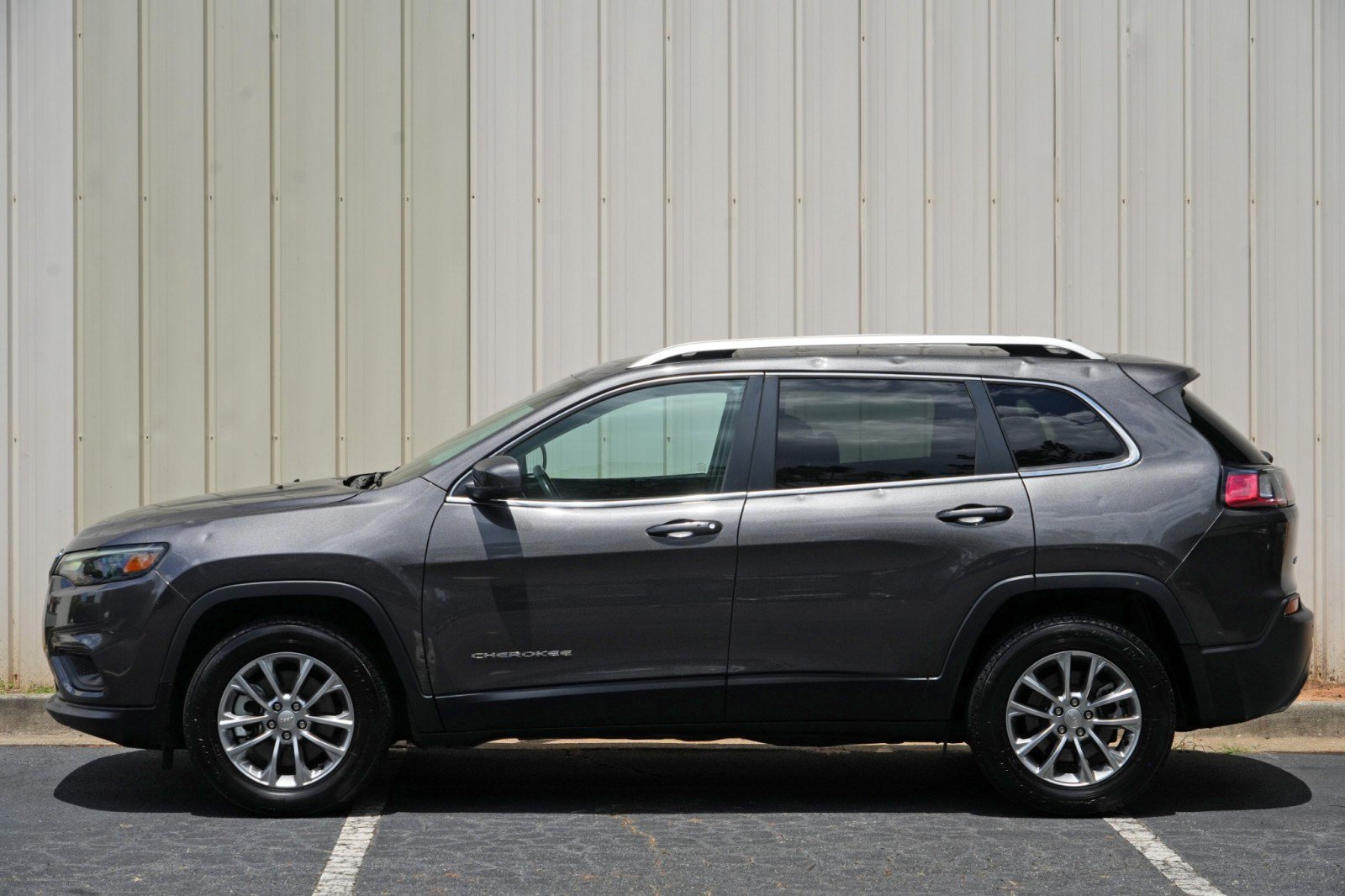 Used 2021 Jeep Cherokee Latitude Lux w/ Comfort/Convenience Group AWD/4WD image 45