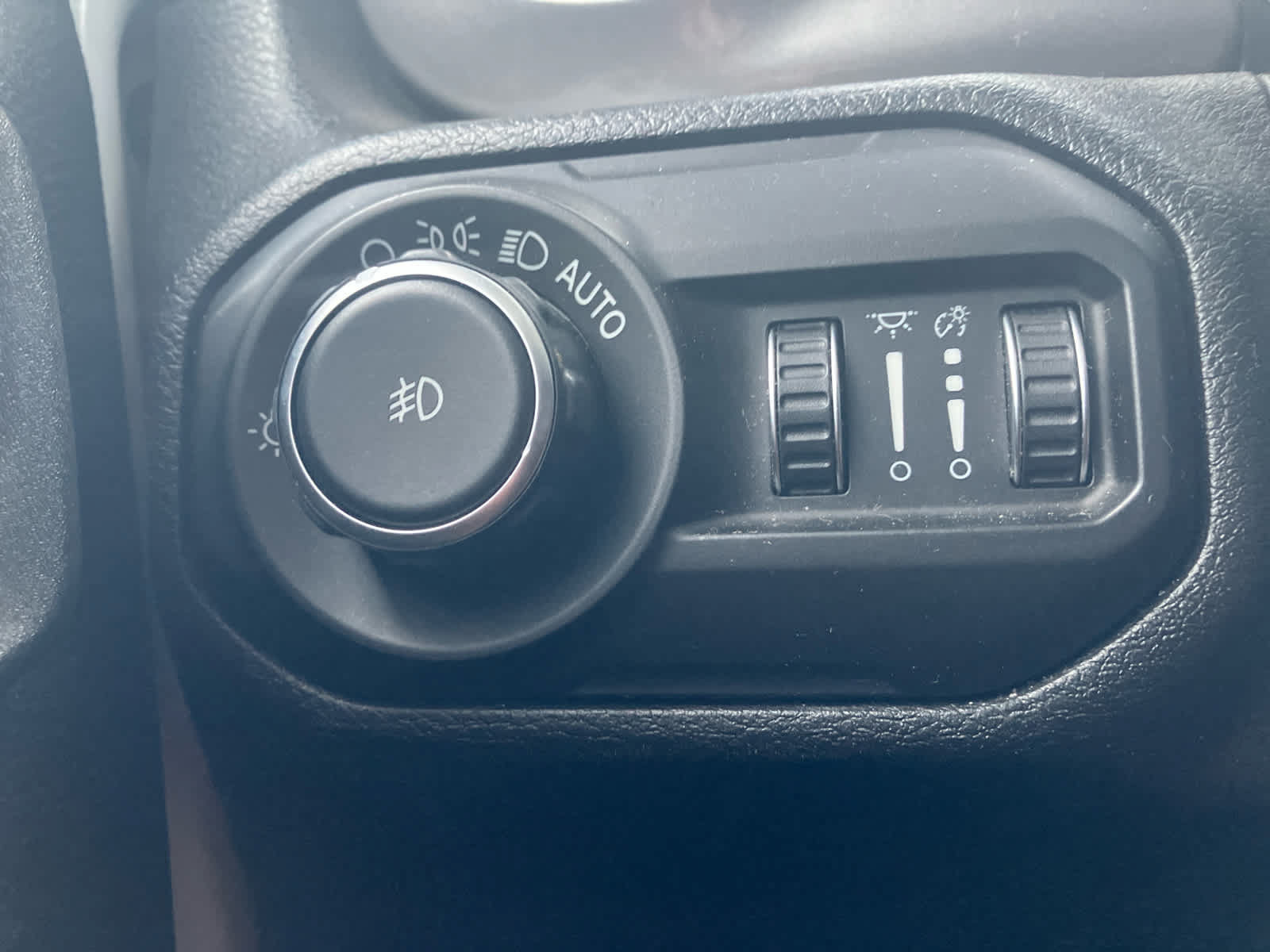 Used 2020 Jeep Wrangler Unlimited Sahara AWD/4WD image 14