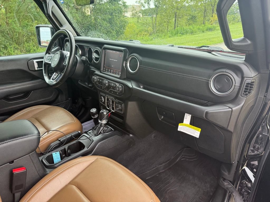 Used 2023 Jeep Wrangler Unlimited Sahara w/ Cold Weather Group AWD/4WD image 26