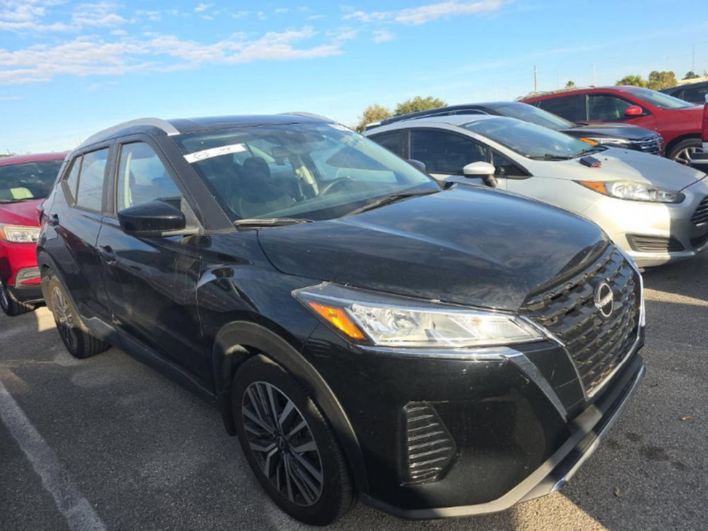 Used 2023 Nissan Kicks SV image 3