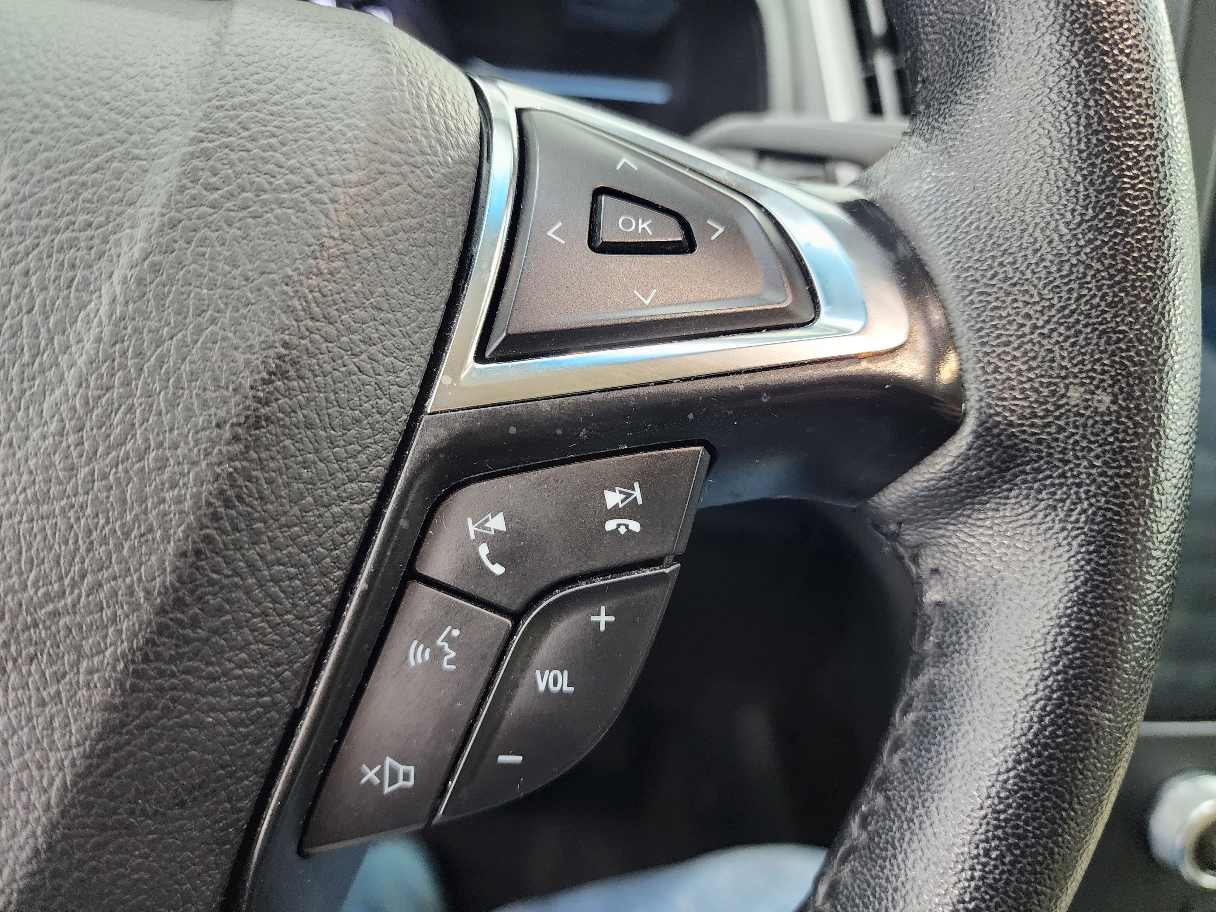 Used 2024 Ford Edge SEL image 16