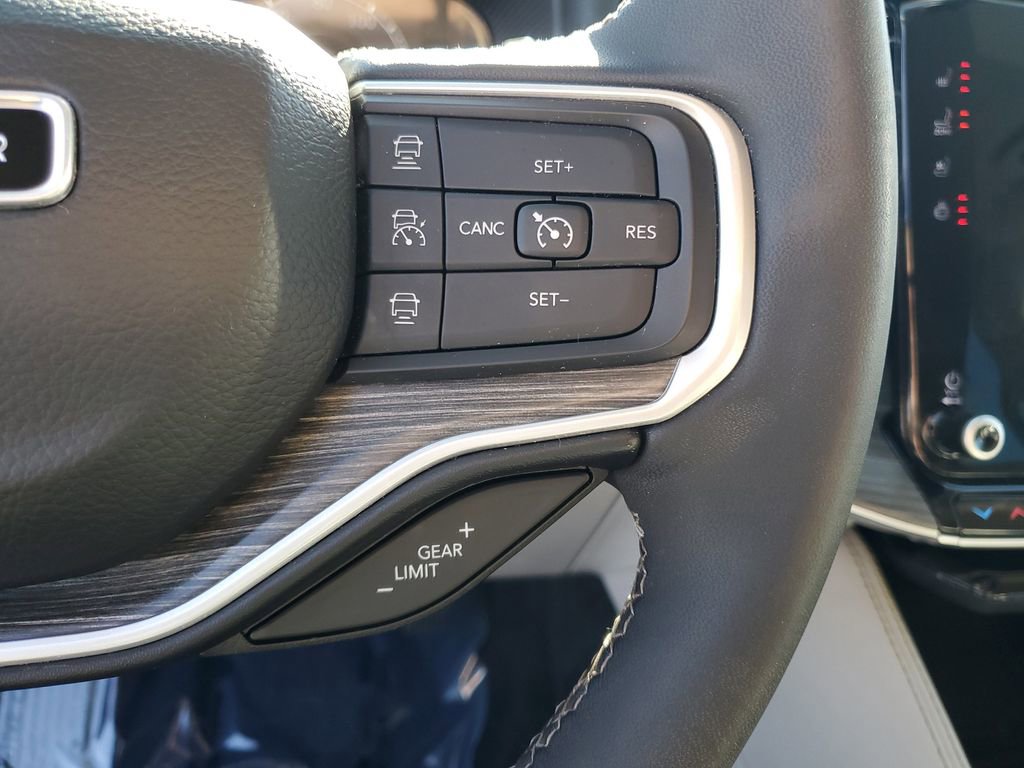 Used 2023 Jeep Wagoneer Series III w/ Preferred Equipment Group image 12