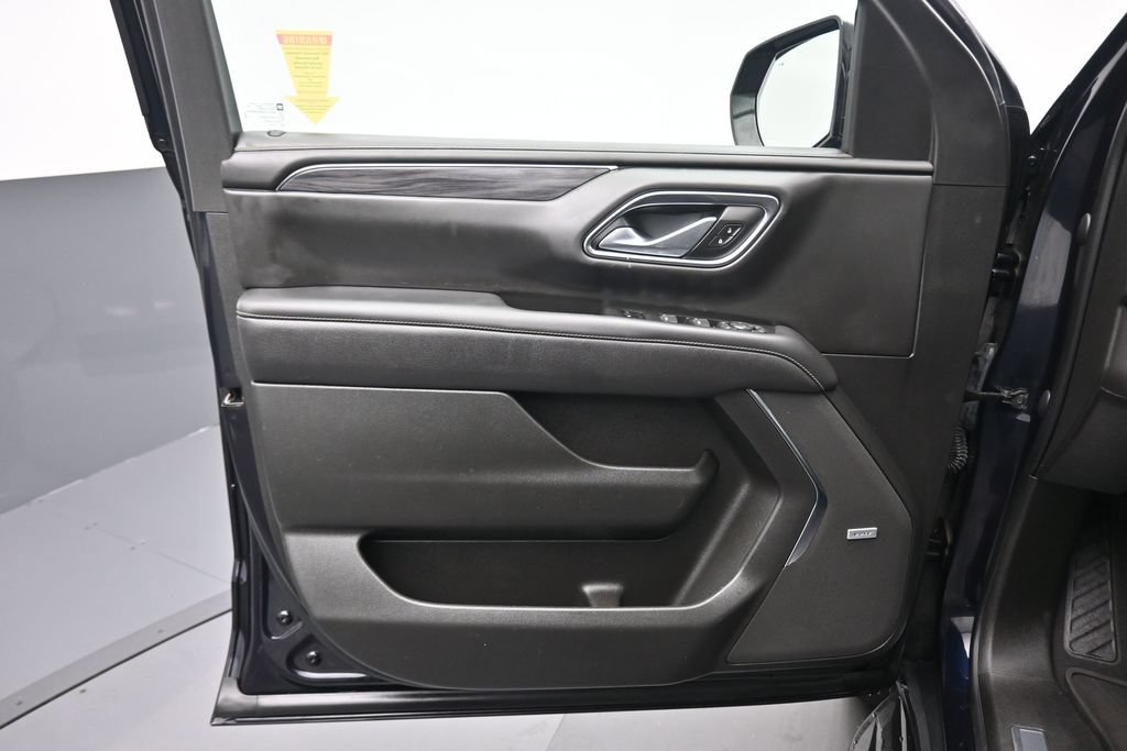 Used 2022 GMC Yukon XL SLT w/ SLT Premium Package AWD/4WD image 9