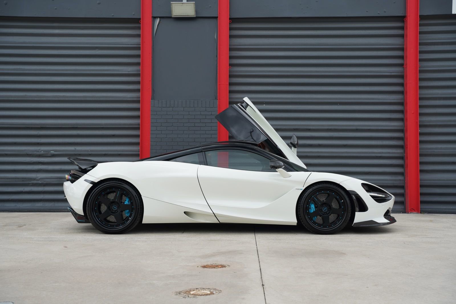 Used 2018 McLaren 720S Performance RWD image 12