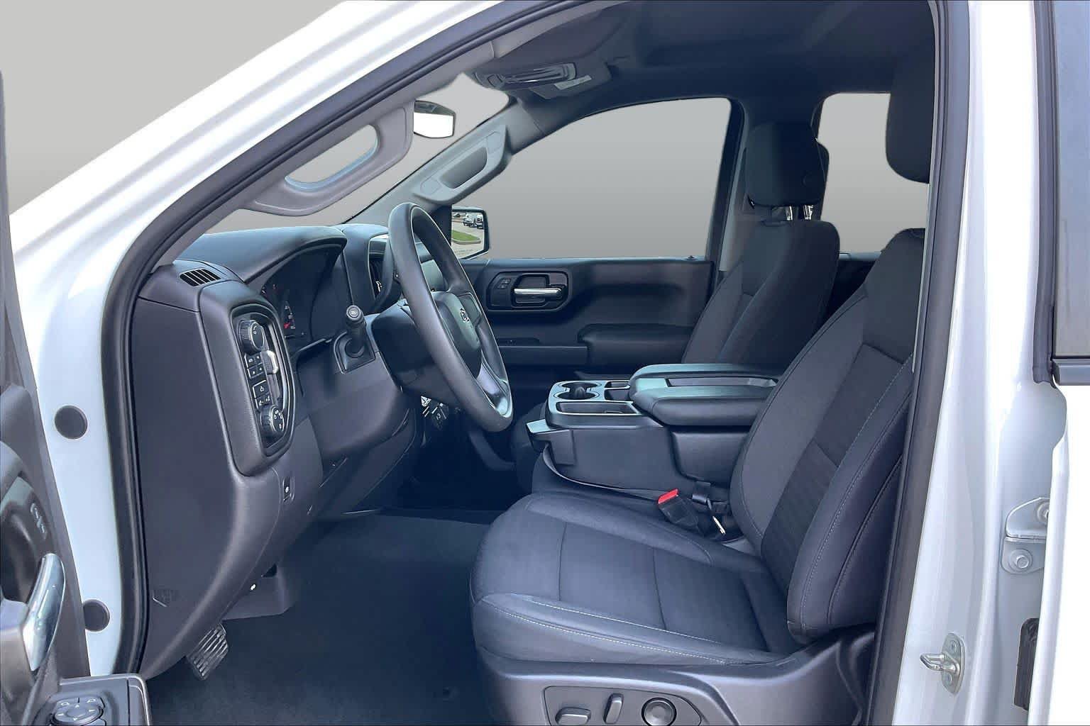 Used 2024 Chevrolet Silverado 1500 Custom Trail Boss w/ Turbomax Blackout Package AWD/4WD image 8