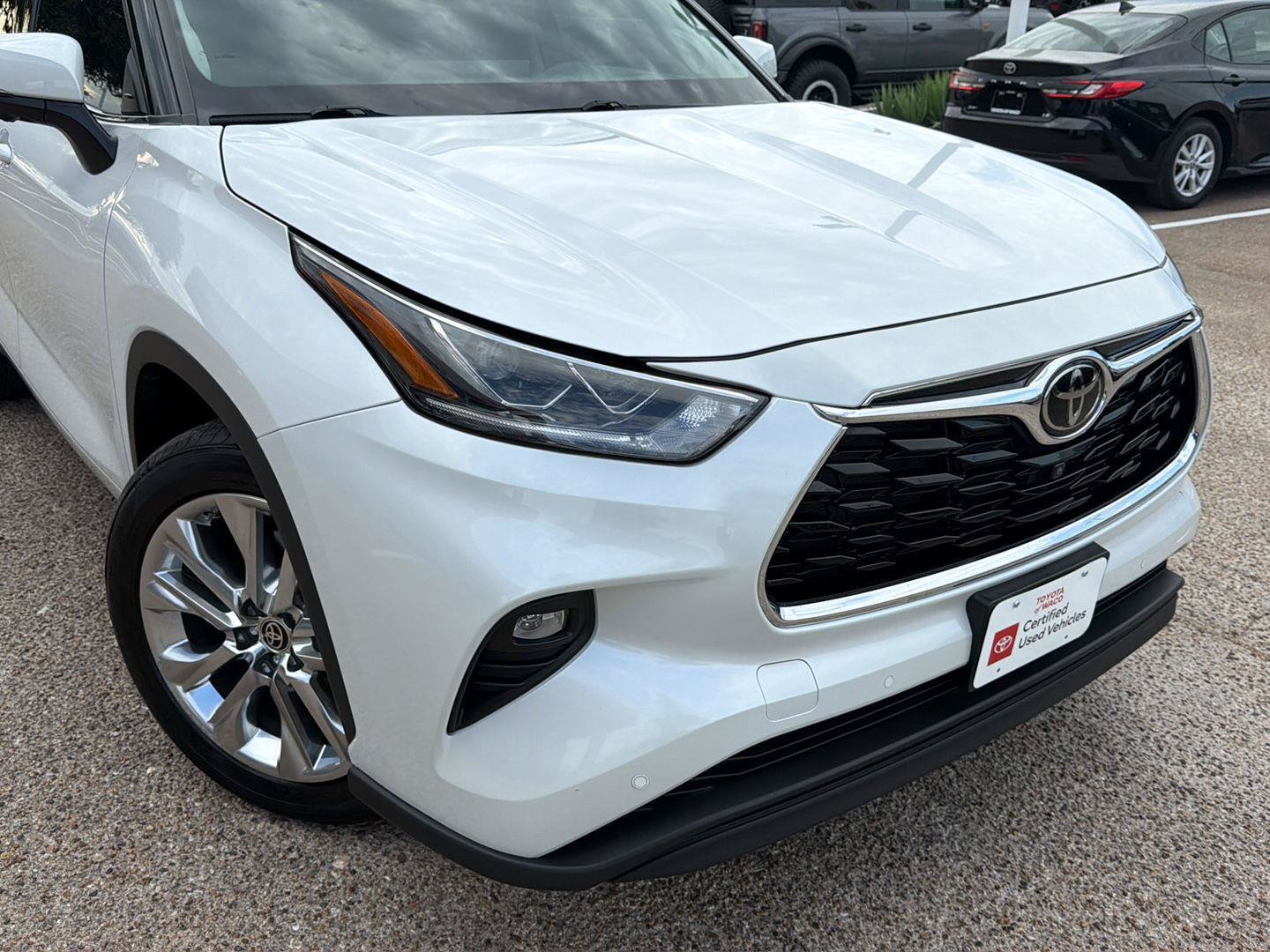 Used 2024 Toyota Highlander Limited AWD/4WD image 8