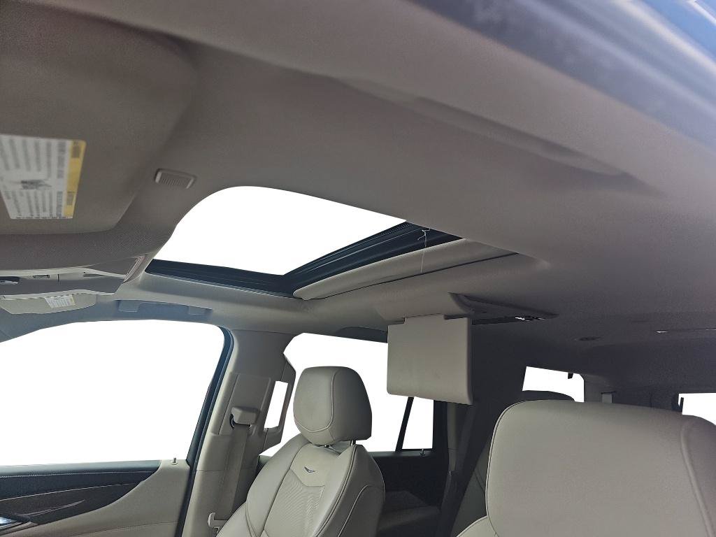 Used 2020 Cadillac Escalade Premium Luxury AWD/4WD image 13