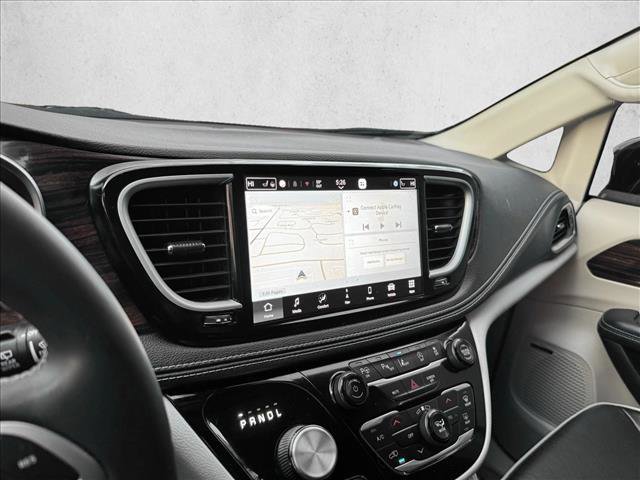 Used 2023 Chrysler Pacifica Limited w/ Uconnect Theater Family Group image 14