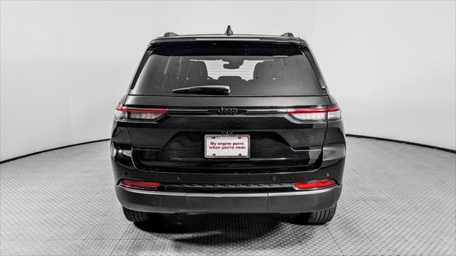 Used 2024 Jeep Grand Cherokee Altitude RWD image 7