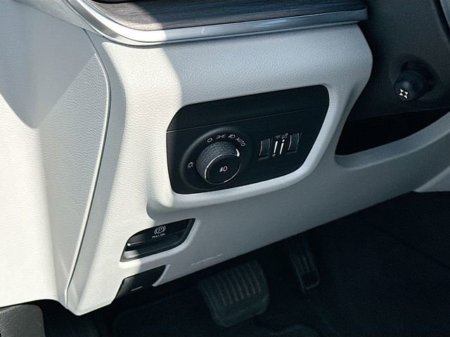 Used 2021 Jeep Grand Cherokee L Overland w/ Advanced Protech Group III image 10