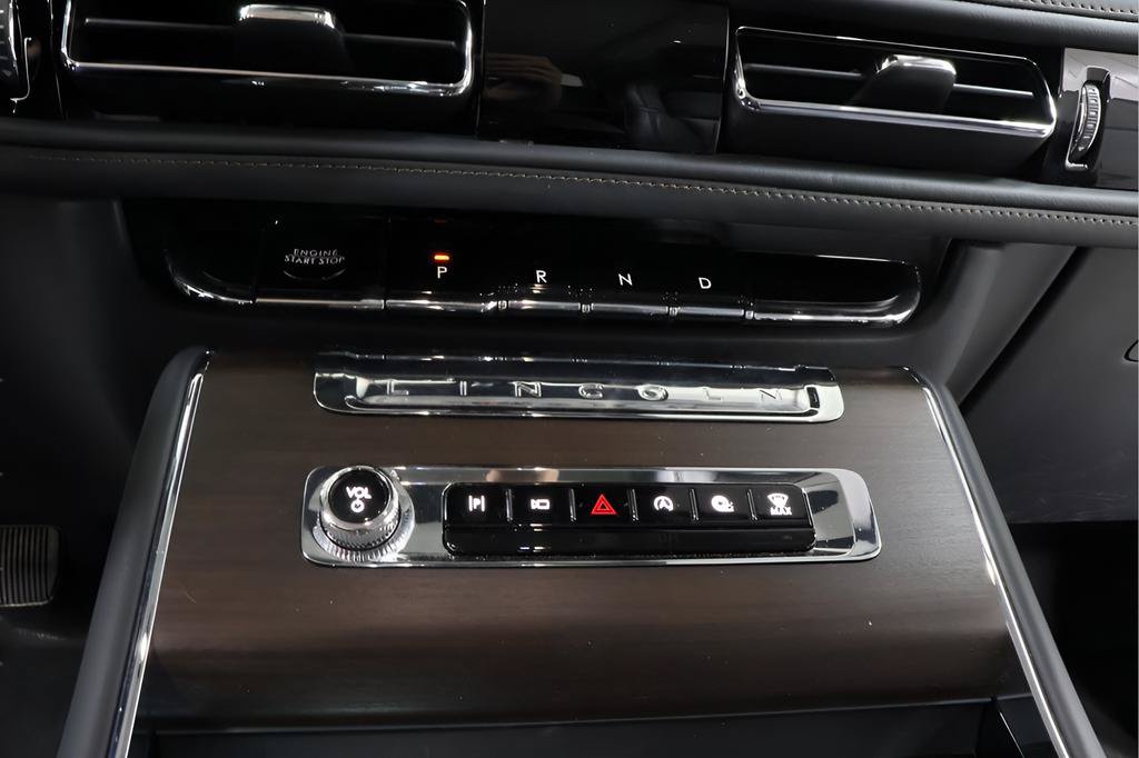 Used 2025 Lincoln Aviator Reserve w/ Jet Appearance Package AWD/4WD image 11