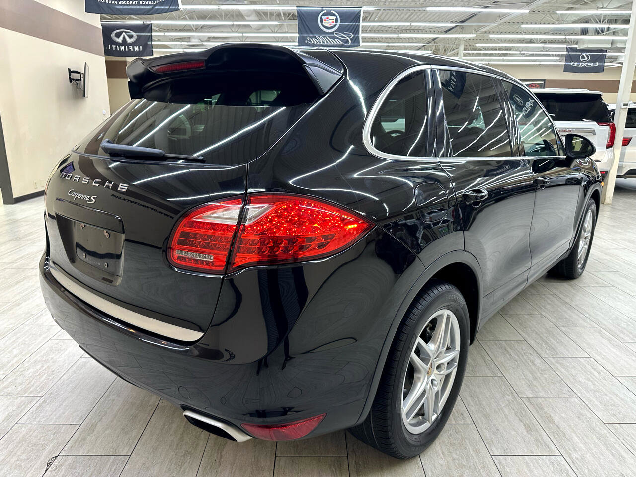 Used 2014 Porsche Cayenne S image 7