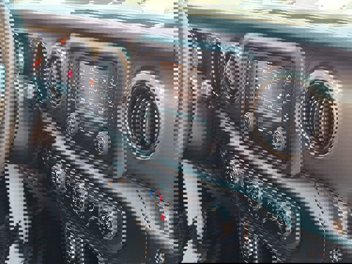 Used 2020 Jeep Wrangler Sport image 17