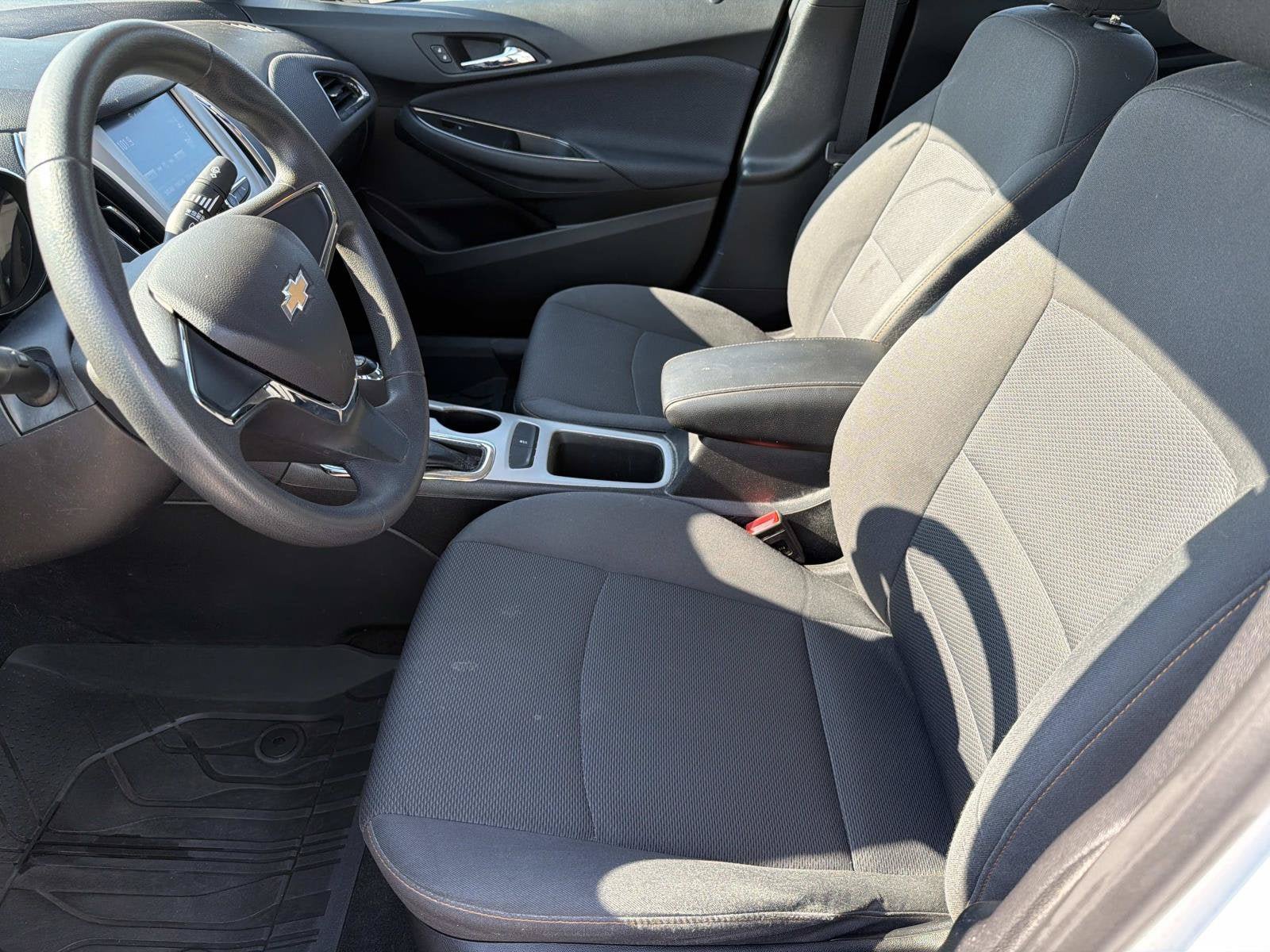 Used 2018 Chevrolet Cruze LS FWD image 9