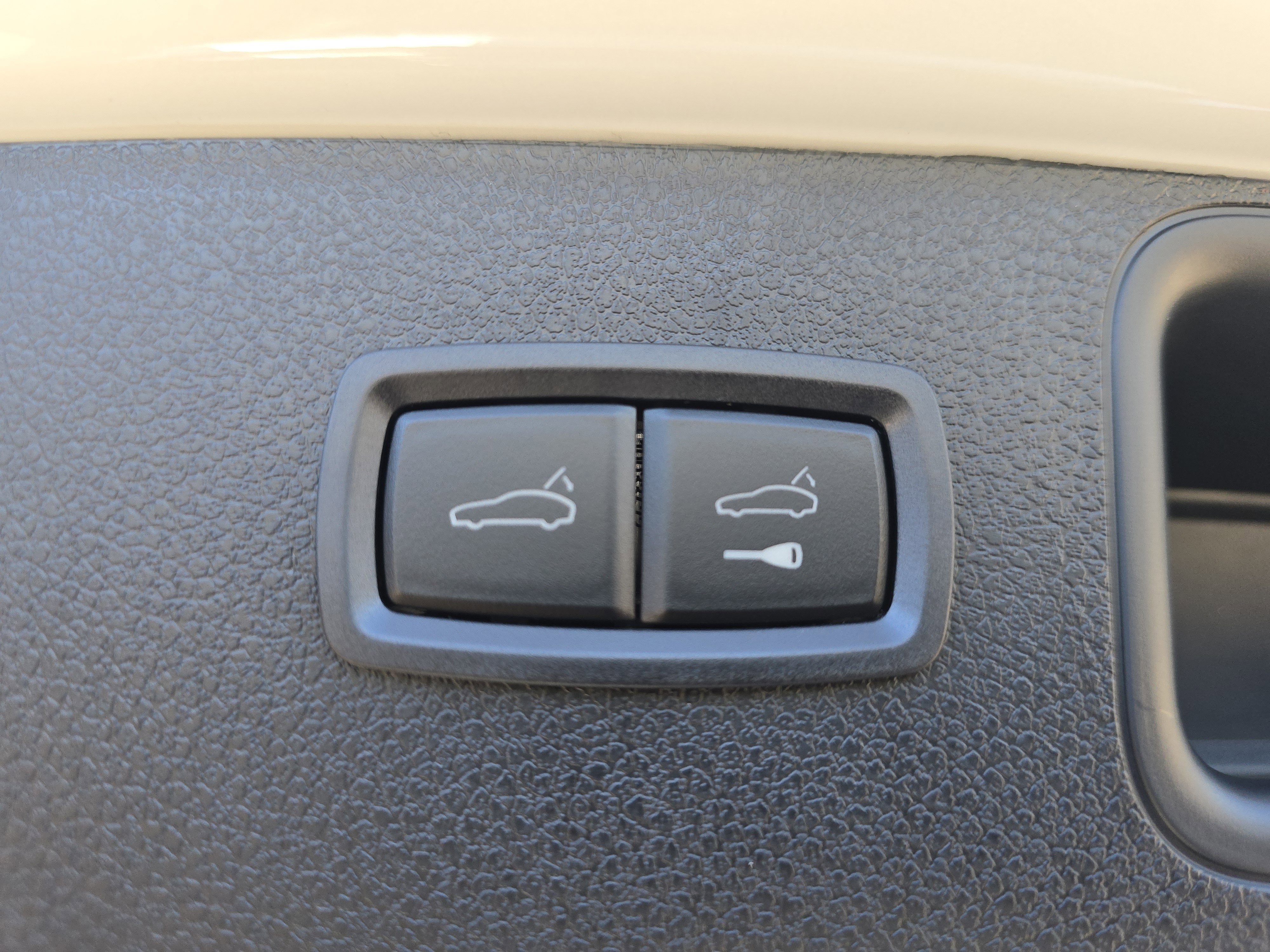 New 2026 Porsche Macan image 16