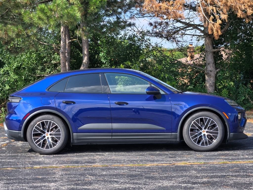 Certified 2025 Porsche Macan Electric image 8