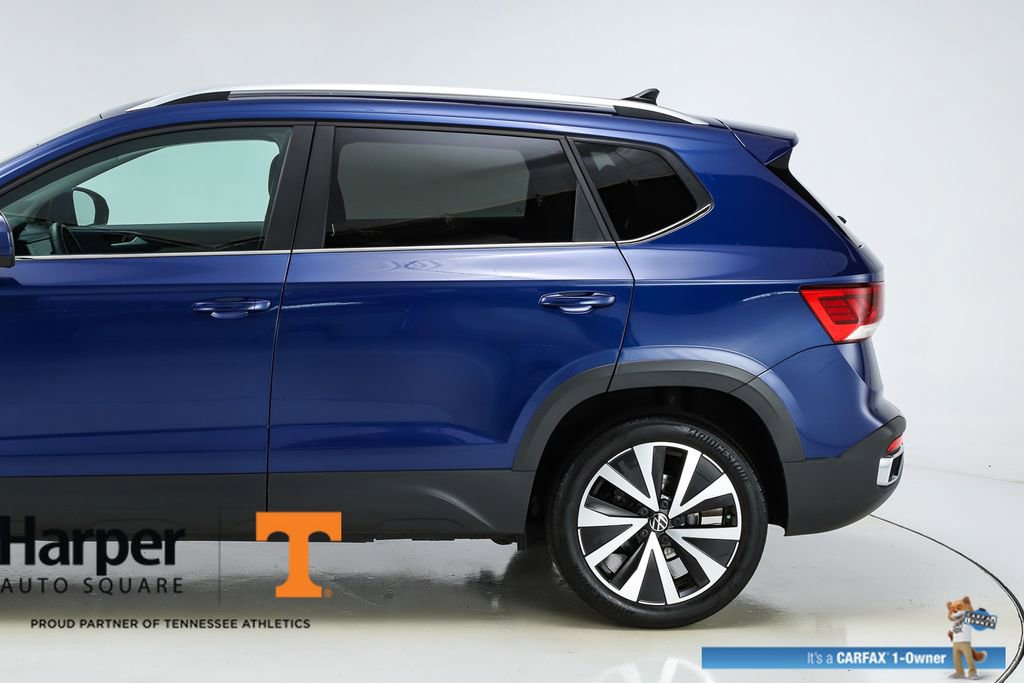 Used 2023 Volkswagen Taos SE w/ Panoramic Sunroof Package image 4