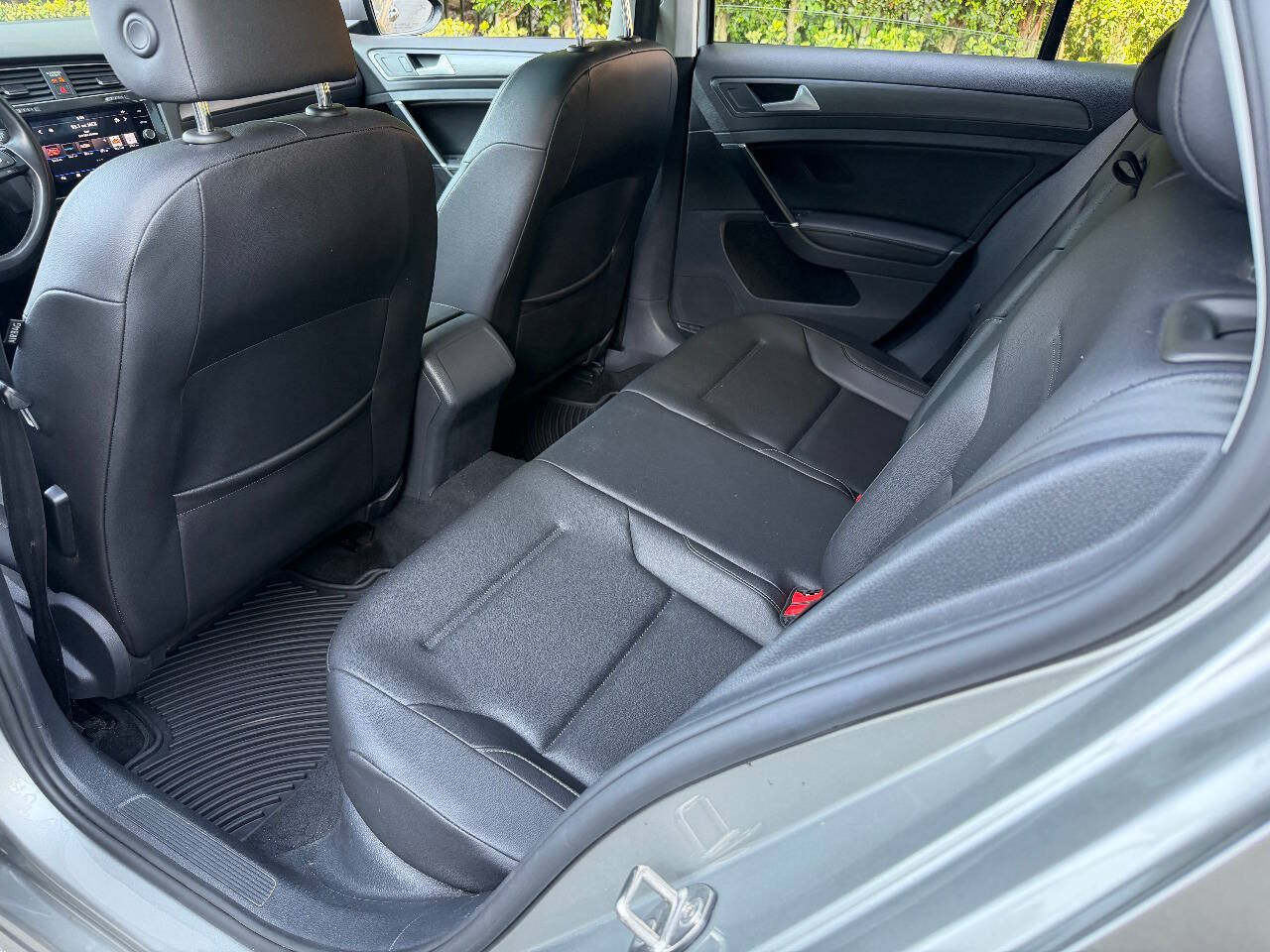 Used 2018 Volkswagen Golf SE FWD image 16