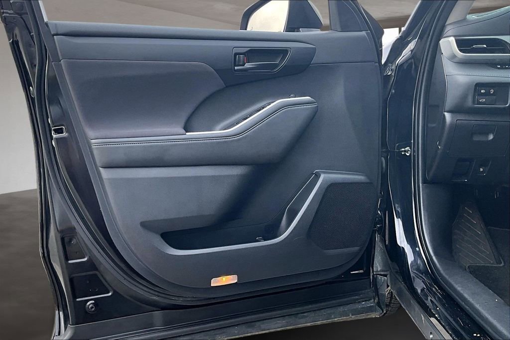 Used 2023 Toyota Highlander L image 20