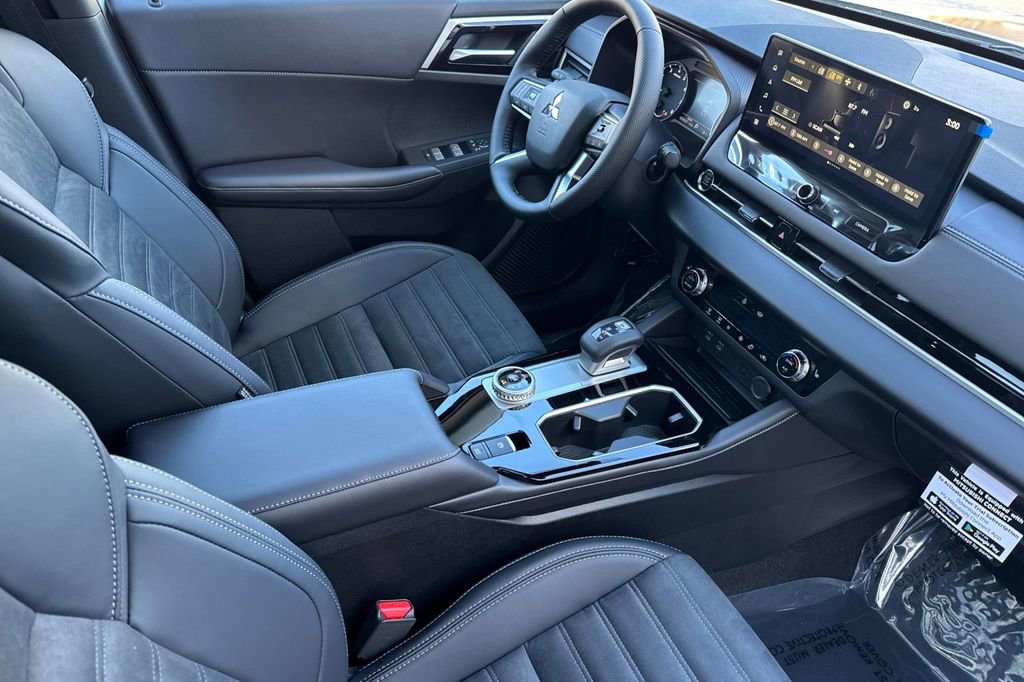 New 2026 Mitsubishi Outlander AWD image 16