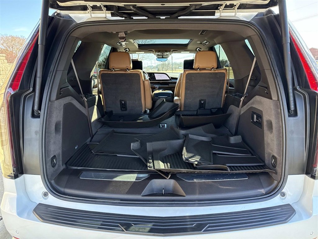 Used 2021 Cadillac Escalade Premium Luxury image 14