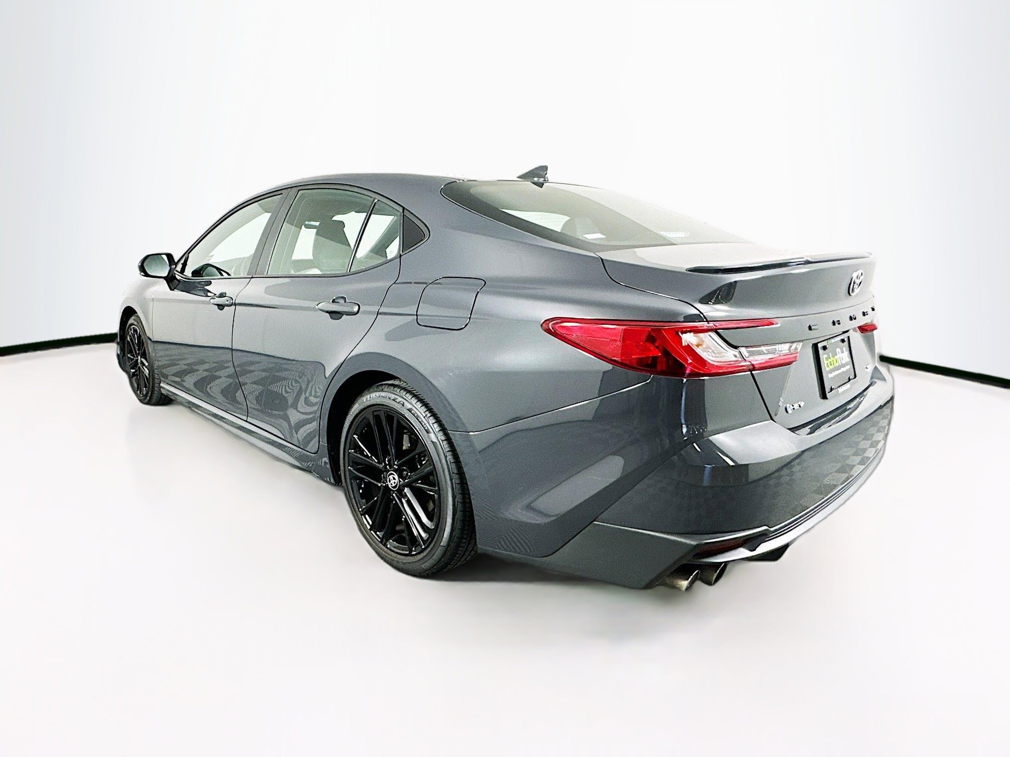 Used 2025 Toyota Camry SE image 5