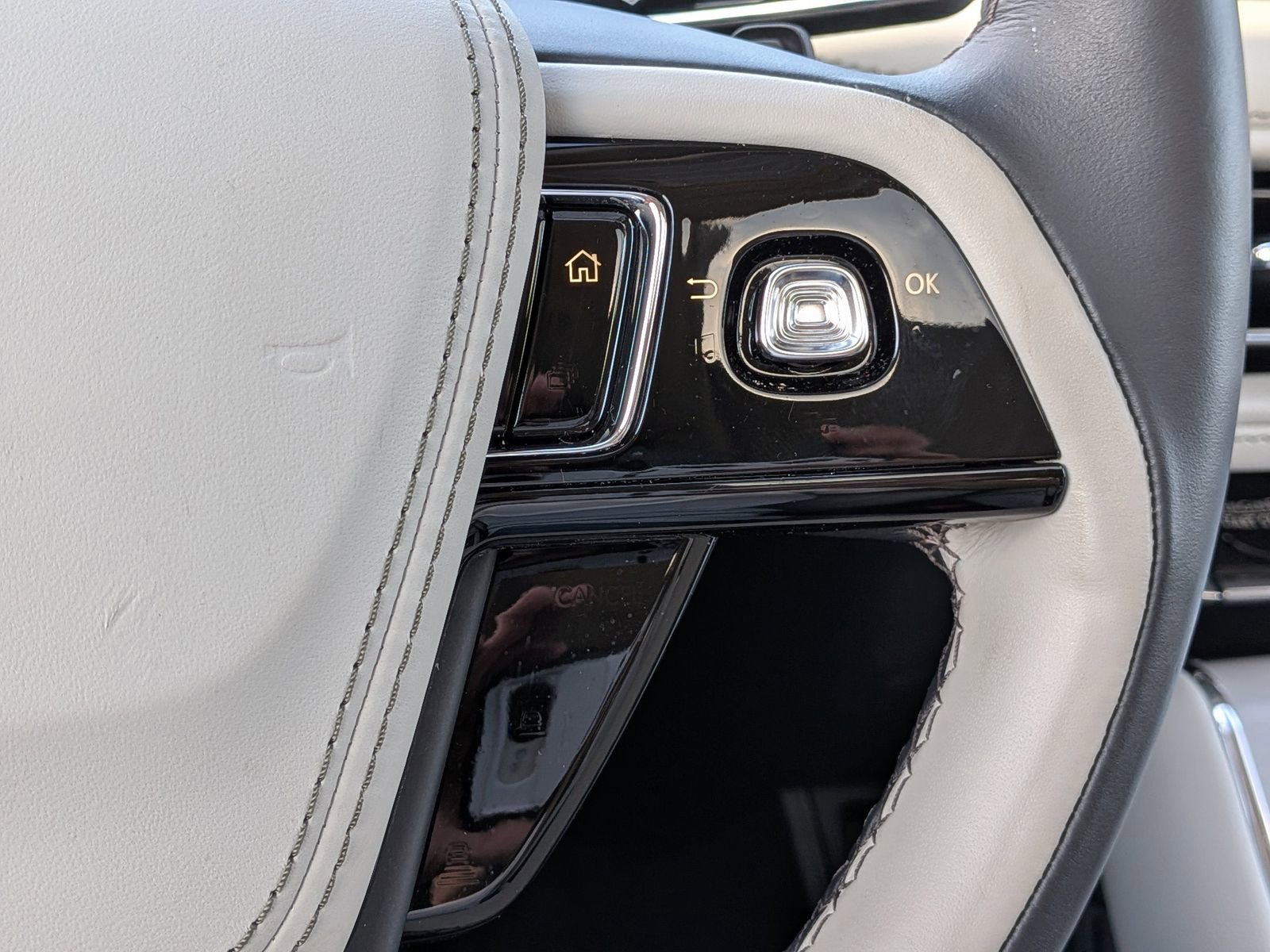 Certified 2025 Lincoln Aviator Reserve image 29