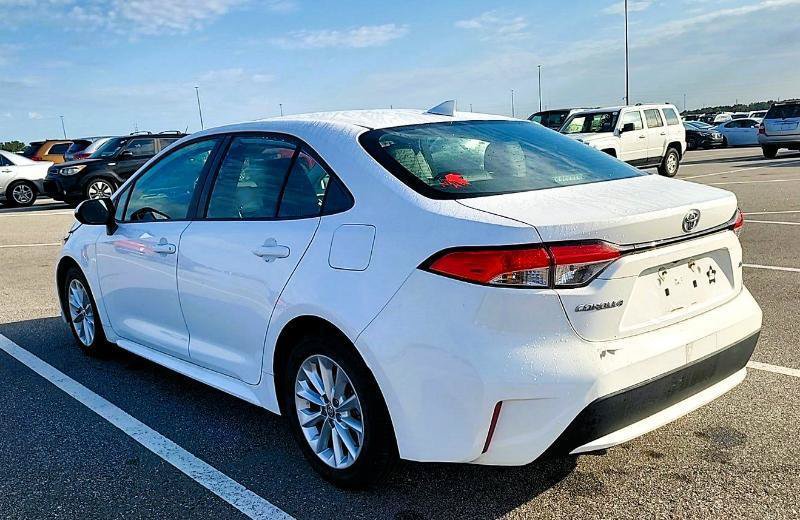 Used 2020 Toyota Corolla LE w/ LE Premium Package FWD image 3