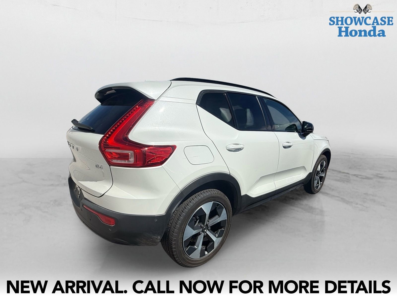 Used 2023 Volvo XC40 B4 Ultimate image 5