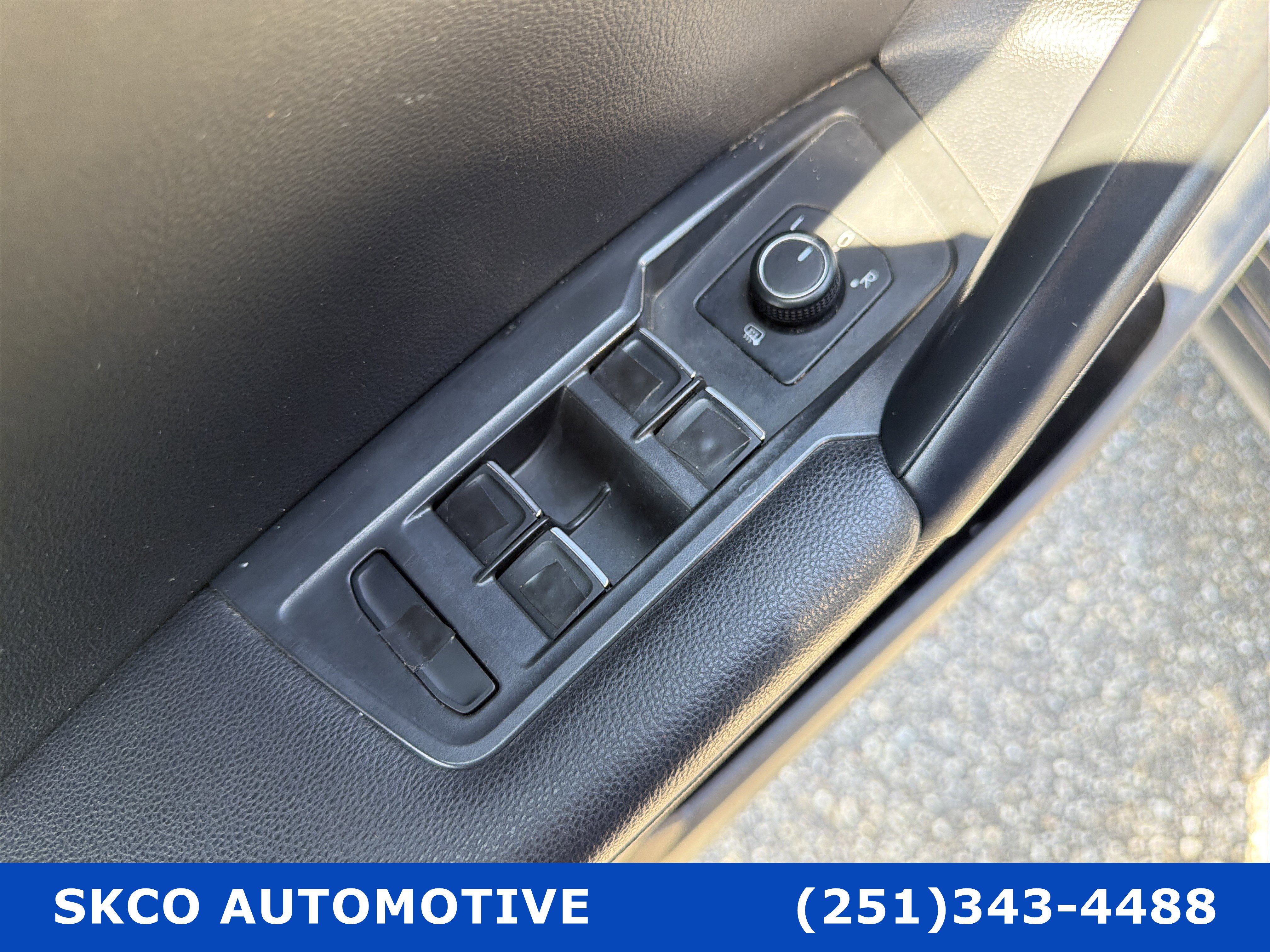 Used 2021 Volkswagen Tiguan SE FWD image 24