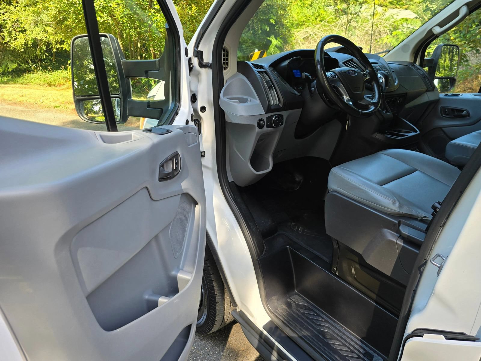 Used 2017 Ford Transit 250 130 Low Roof RWD image 21